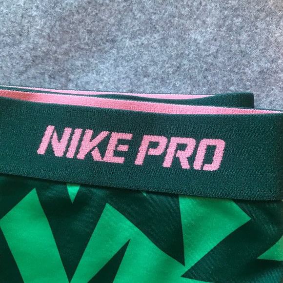 NIKE PRO Jade Green Compression Shorts Size M - Picture 8 of 8